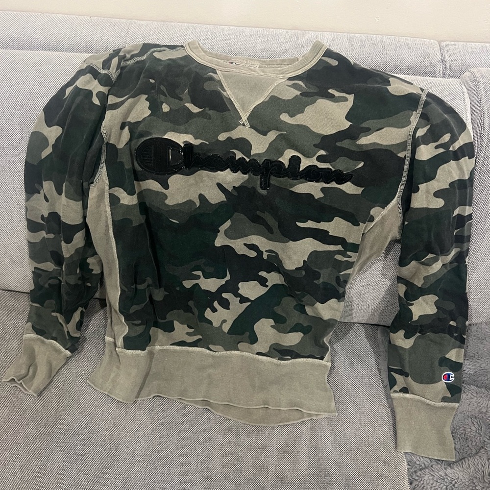 Champion Women’s Size M Camouflage Sweater